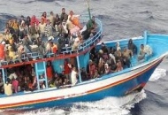 Roccella,barcone alla deriva. Duecento persone soccorse